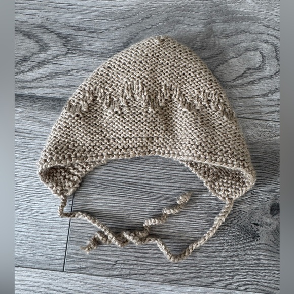 Set of 3 Knitted Bonnets - Picture 7 of 12